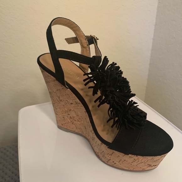 Le Chateau Fringe Open Toe Wedge Sandal - Picture 2 of 6